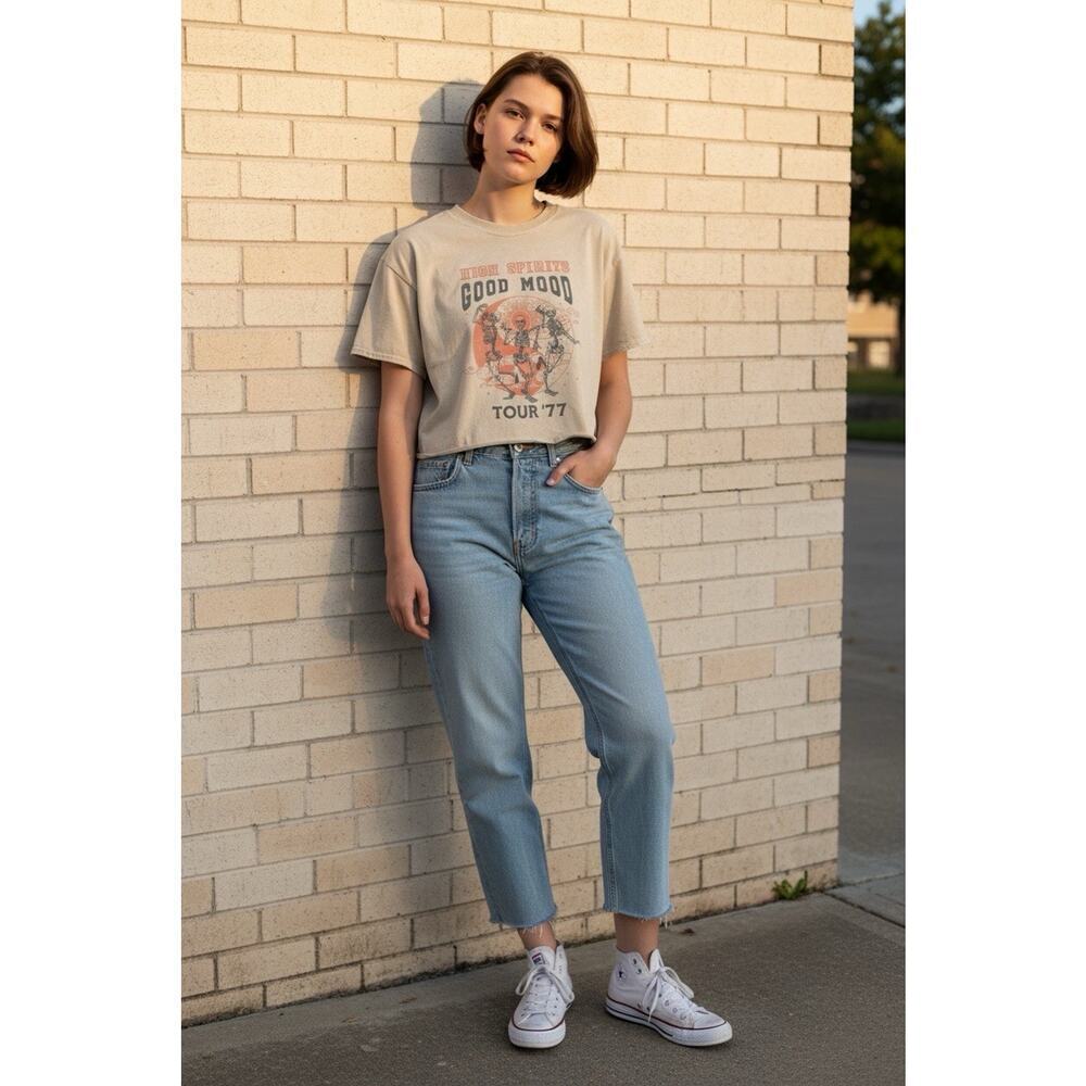 High Spirits Good Mood Tour 77 Beige Crop Band Tee Womens Size XL Isaac Morris